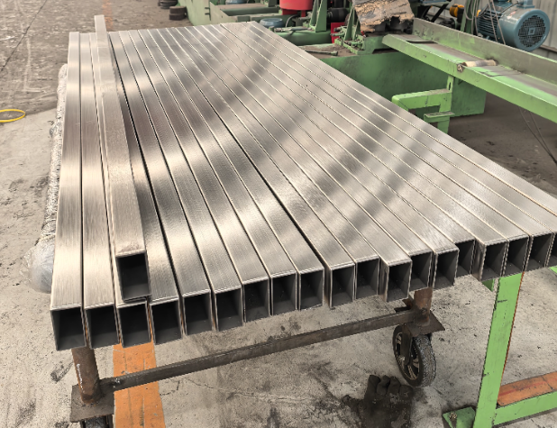 石河子方管 矩形管 无缝方管生产厂家